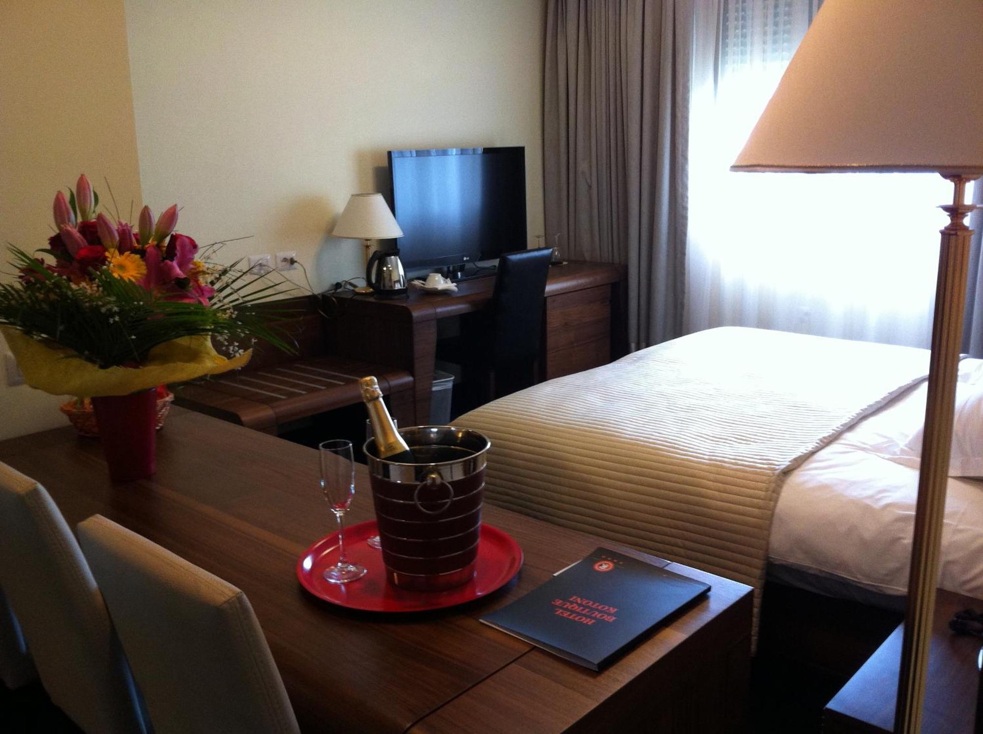 Boutique Hotel Kotoni Tiranë Ngoại thất bức ảnh