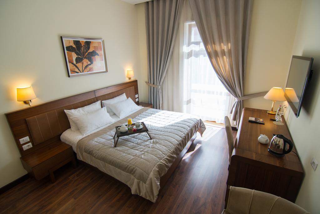 Boutique Hotel Kotoni Tiranë Ngoại thất bức ảnh