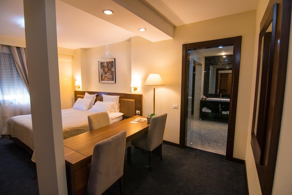 Boutique Hotel Kotoni Tiranë Ngoại thất bức ảnh